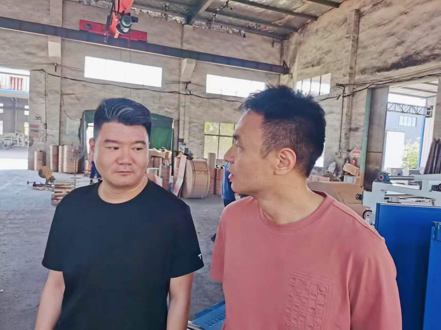 熱烈歡迎西工大趙盼博士后、教授帶領(lǐng)科研團(tuán)隊(duì)到上高縣雙新紙桶設(shè)備有限公司考察<div   id=